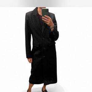 Black coat with virgin wool